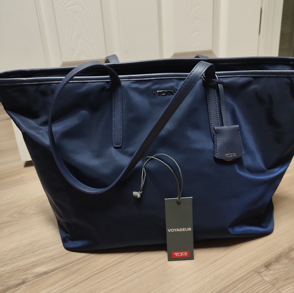Tumi Voyageur tote, like NEW